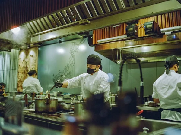 Brigada de cozinha em hotel/restaurante de grande porte